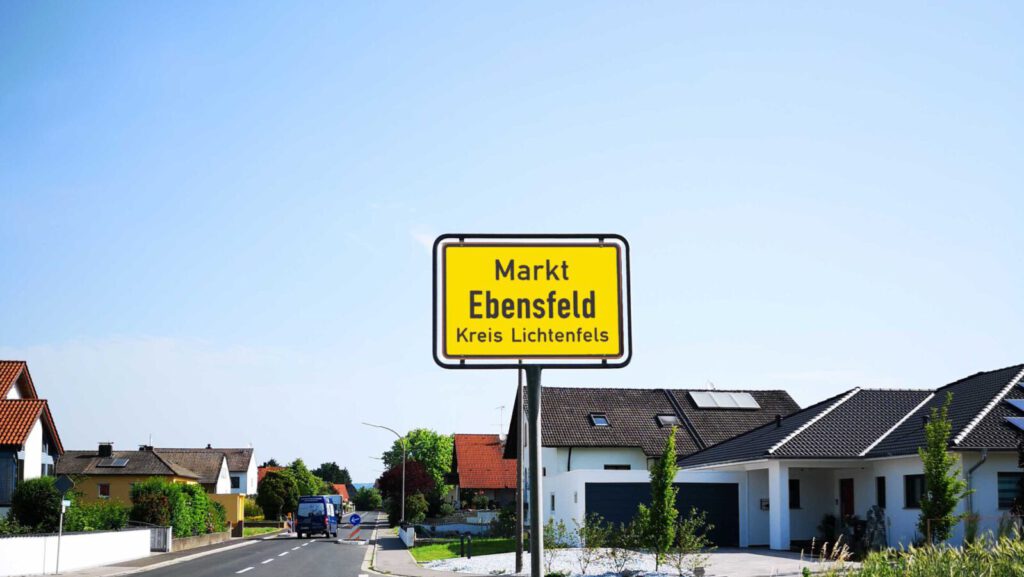 tour de ortsschild, ortsschild, ebensfeld, umspannwerk