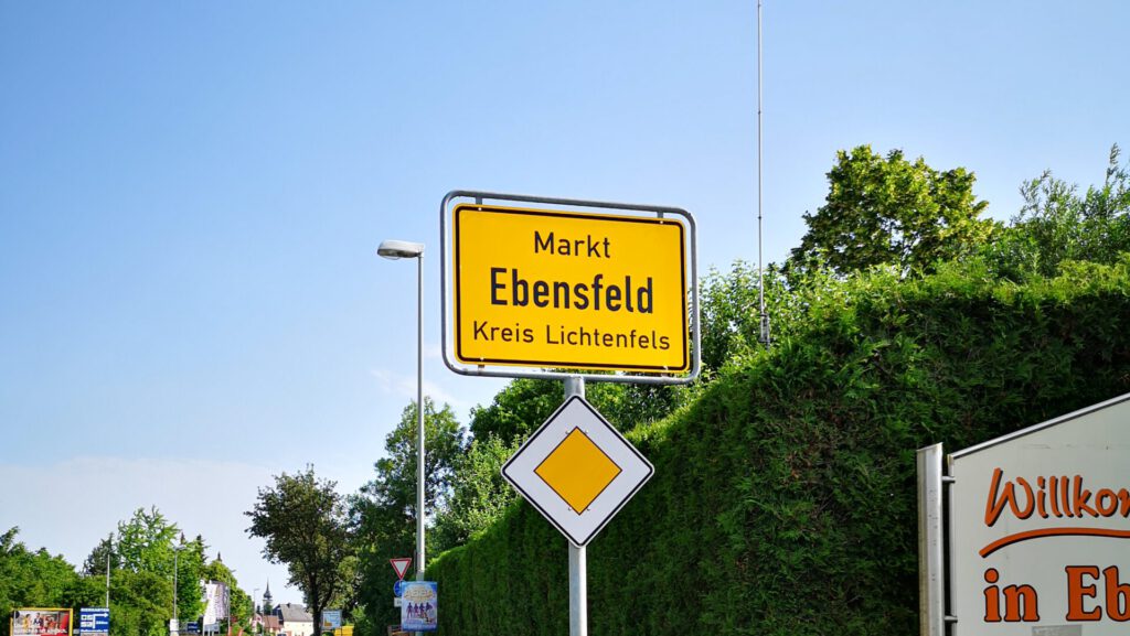 tour de ortsschild, ortsschild, ebensfeld, richtung bamberg